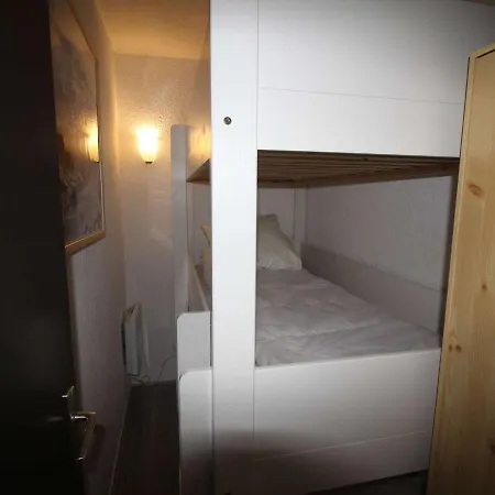 Studio Cabine Fermee 4 Pers Au Pied Des Pistes Avec Parking - En Oisans - Fr-1-297-334 Apartment